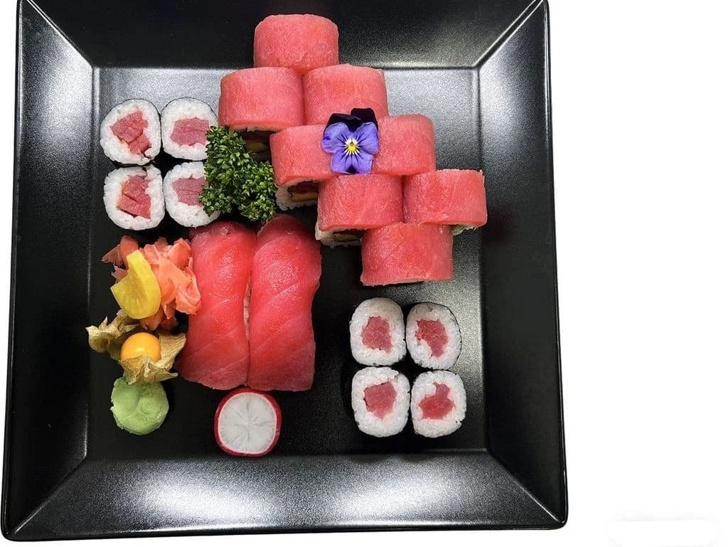 Tuna Sushi Set 18 pcs